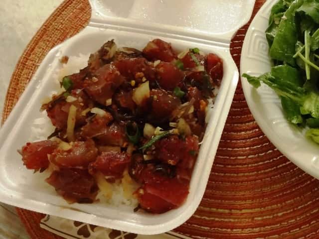 ハワイに行くたびに食べてしまうOno Seafoodのポケ丼の魅力