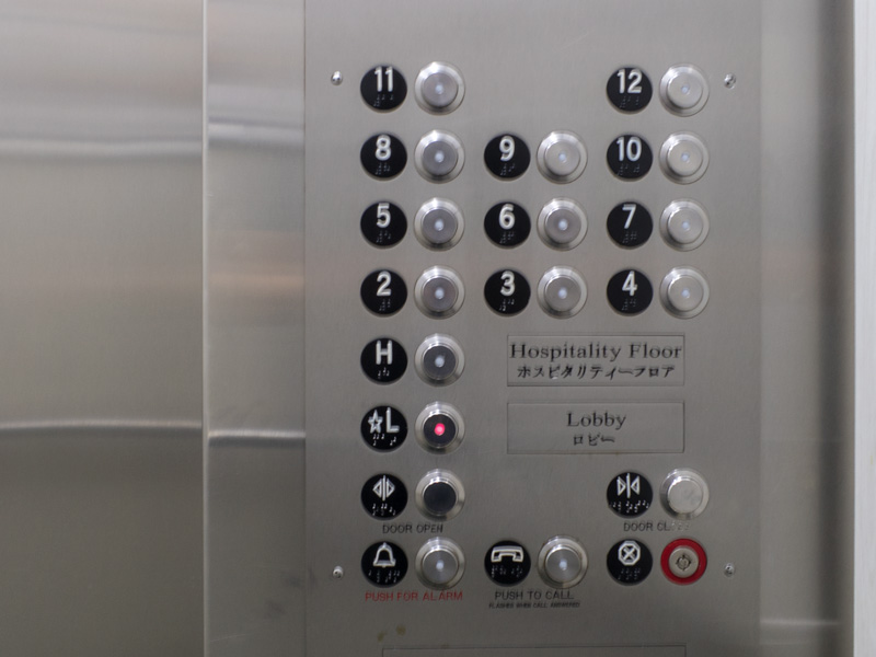 日本人がハワイで戸惑うエレベーターのボタンの具体例