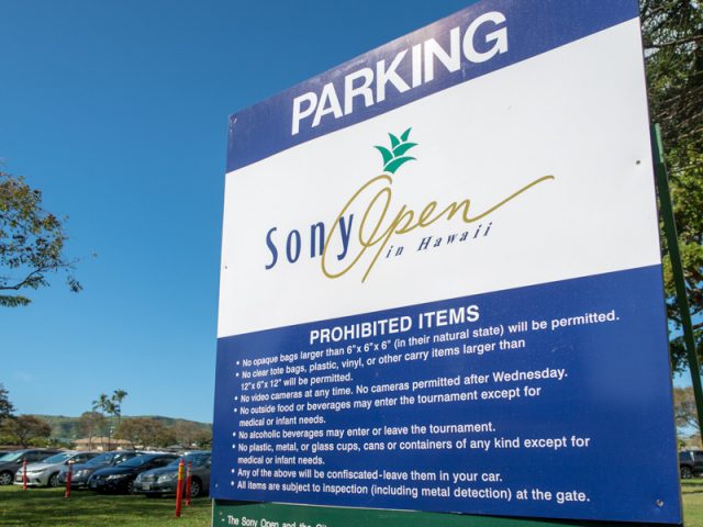 Sony Openの臨時駐車場に掲示された看板