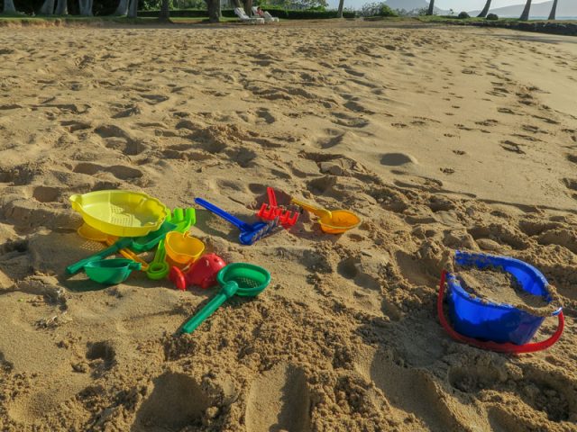 その後滞在したカハラビーチで譲ってもらった大きい砂遊びセット