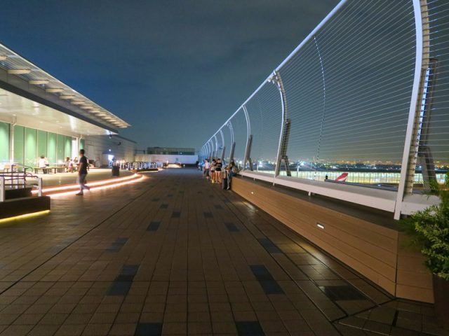 2019年8月、羽田空港国際線ターミナル5F、展望エリアの様子