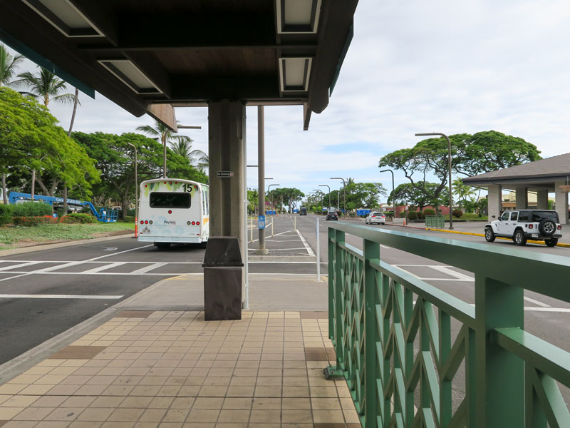 コナ空港でレンタカーのシャトルバス乗り場が合っているか不安になった話