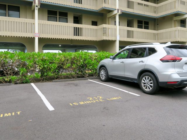 ハワイ島カイルアコナ、Da Poke Shackの駐車場所の様子