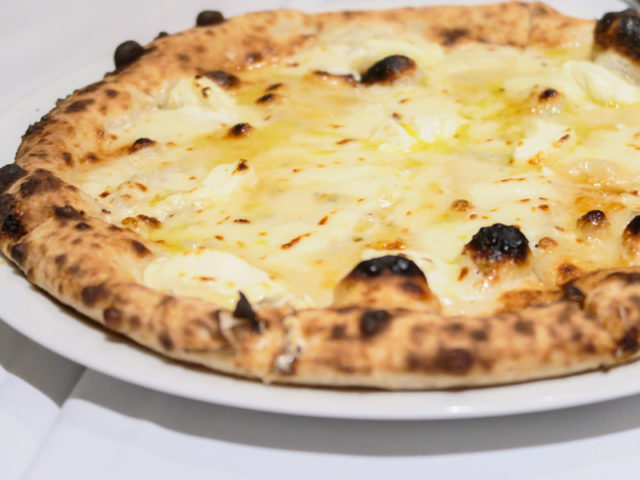 アランチーノ・アット・ザ・カハラのPizza Quattro Formaggi (ピザ・クアトロ・フォルマッジ): $24.00(税別)